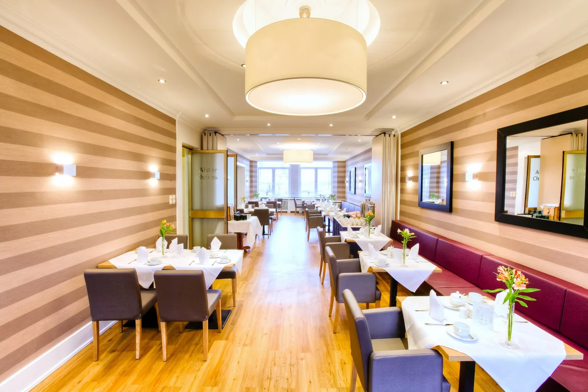 Alster Charme breakfast restaurant at the Bellevue