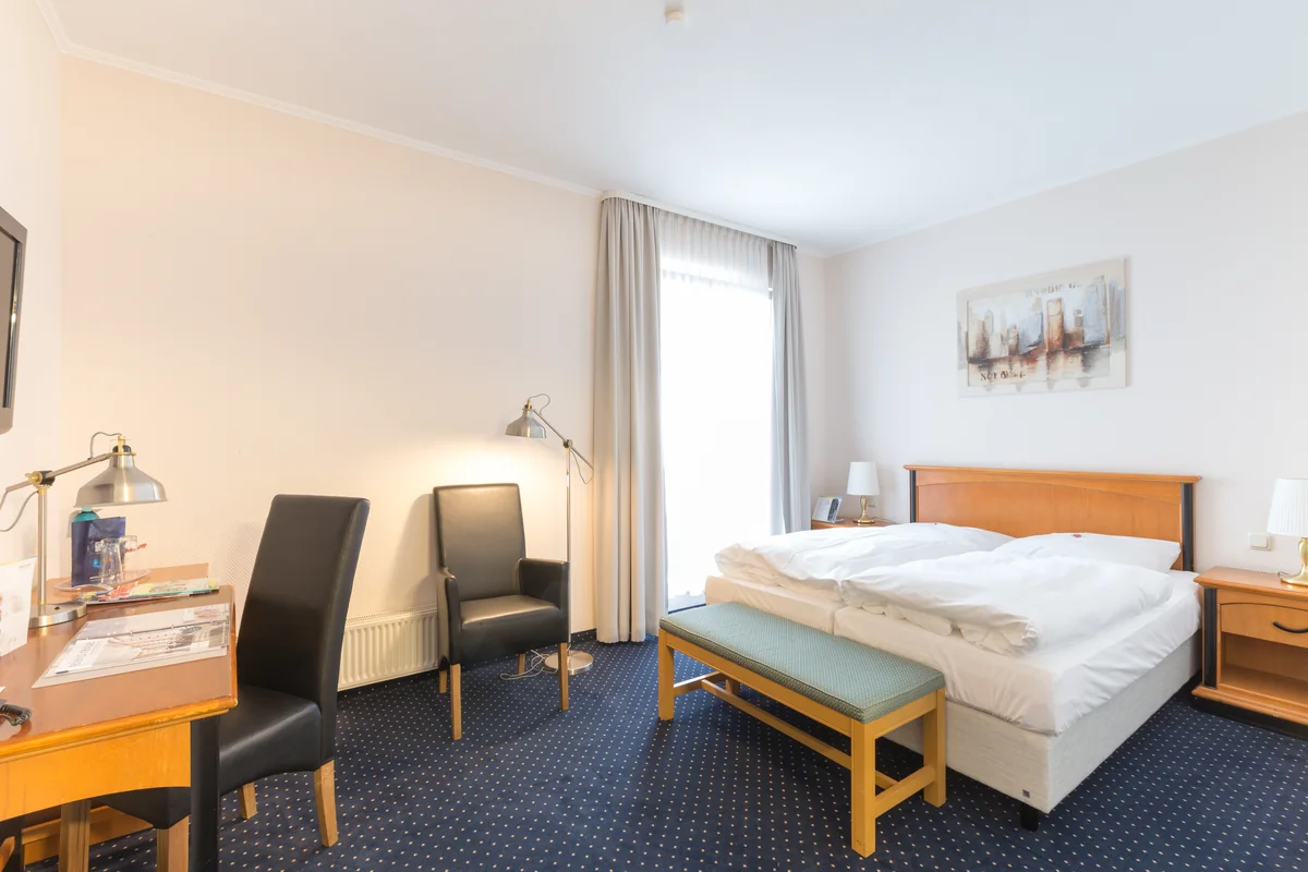 Comfort room – Example room · Furnishings and views vary within each category.